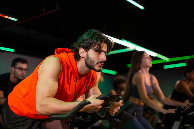 Imagem de homem fazendo exercício de cardio na Smart Fit